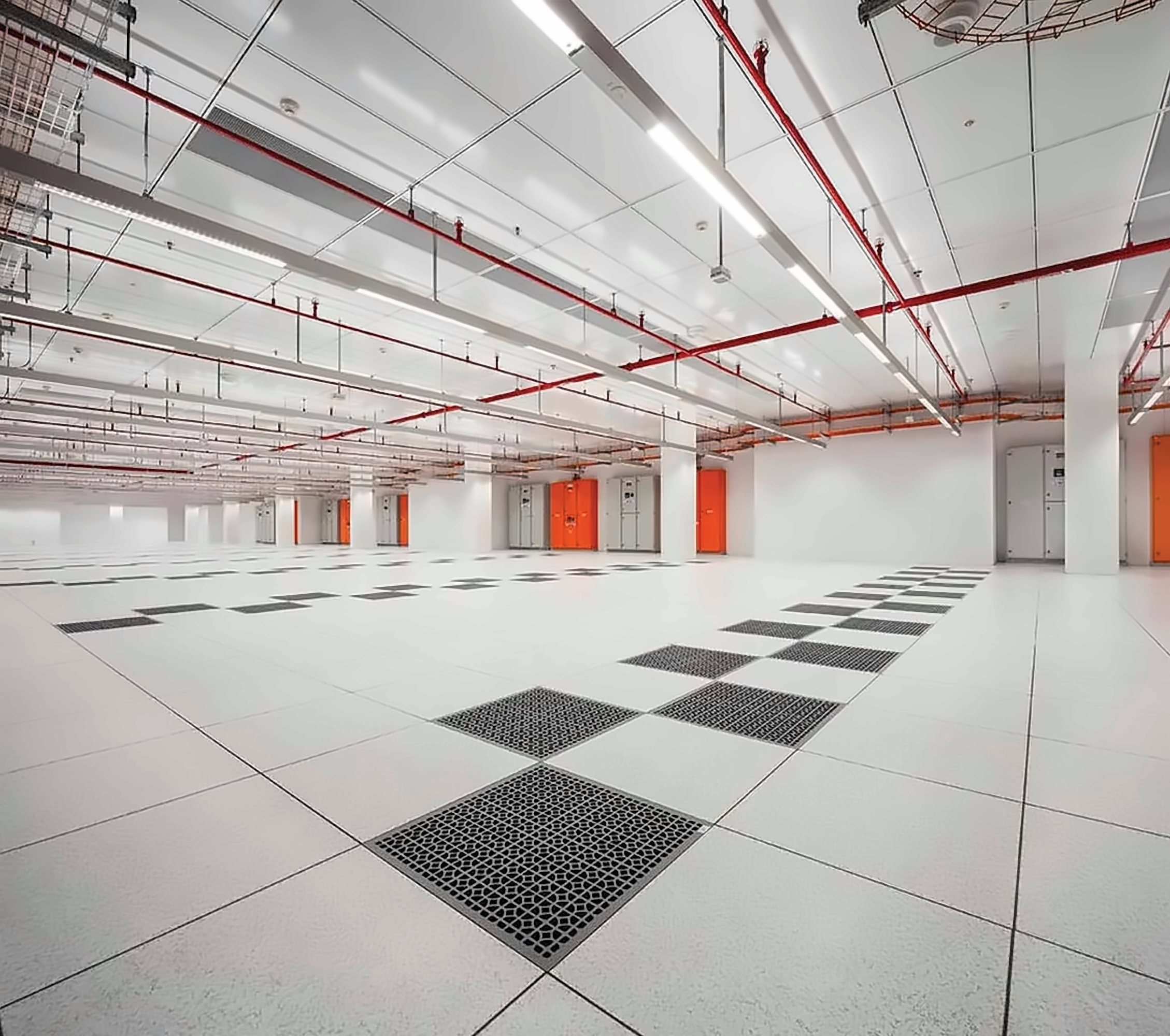 Data center hall with raised access floor
